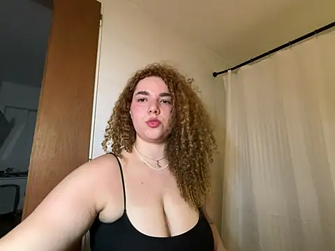 SeleniSolea live sex cam