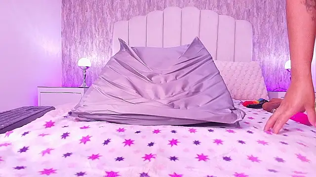 raven_lilith_'s cam snapshot