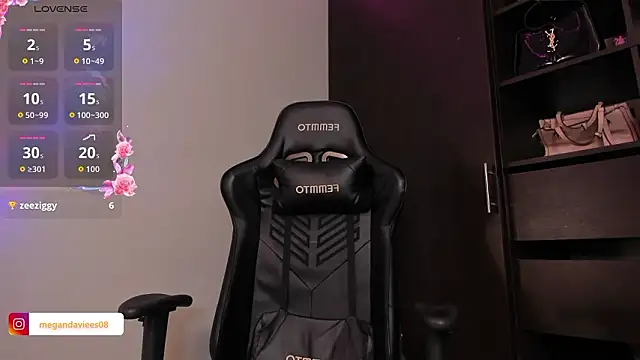 MeganDaviees live sex cam