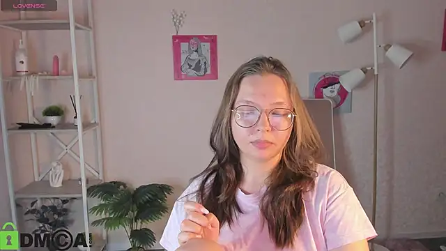 Nuura_Moore's cam snapshot