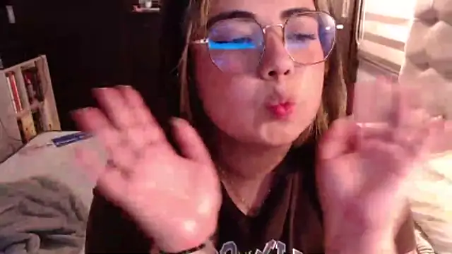 YiniBelle's cam snapshot