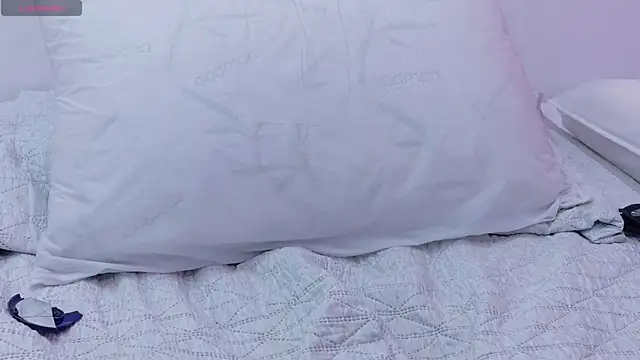 yourcuteneighbourr's cam snapshot