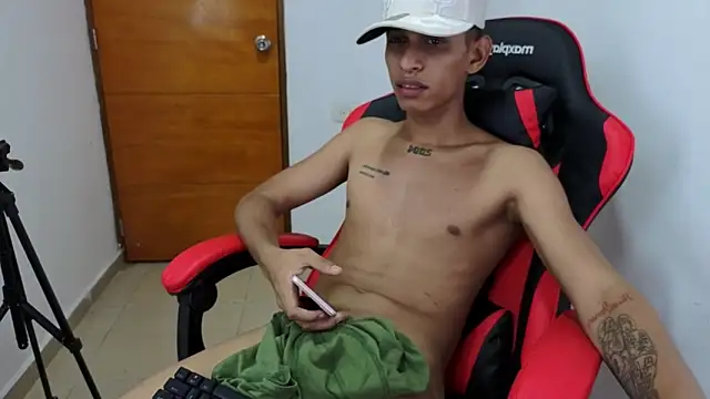 Niklausxxx live sex cam