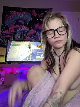 Cutiepiespanks's cam snapshot