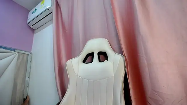 Taylerr_19's cam snapshot