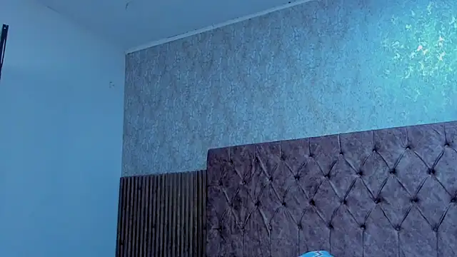 Adonys_Lewis_'s cam snapshot