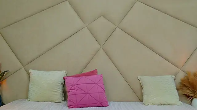 ChloeFrost's cam snapshot