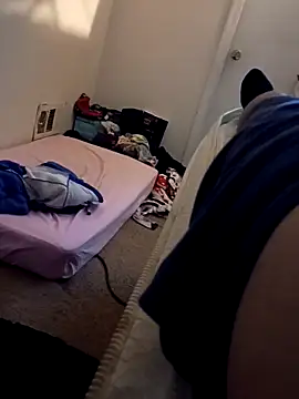 SmudgingHaunch's cam snapshot