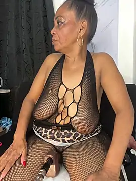 chiquimaturesexy's cam snapshot