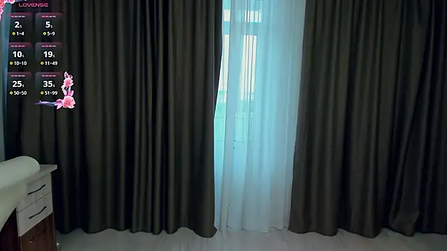 ZanaBreland live sex cam