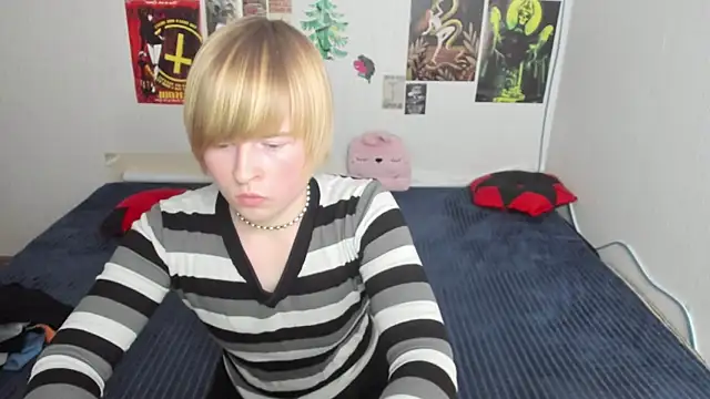 Cattie_w_'s cam snapshot