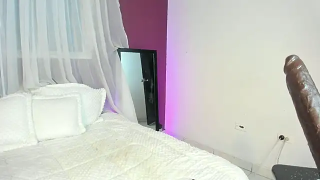 Nicole_Brown1126 live sex cam