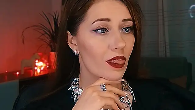 MissBeverlyMills live sex cam