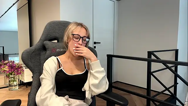 Blonde_Pickme's cam snapshot