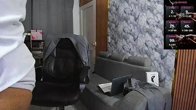 Hideintheoffice live sex cam