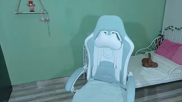 Emerald_Sparkles_'s cam snapshot