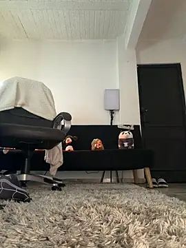 aly_golden_ live sex cam