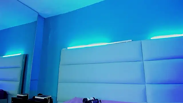 EmilyAndAndrew live sex cam