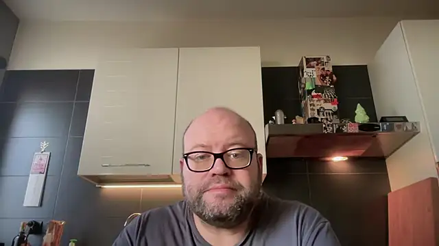 theitalianbear live sex cam