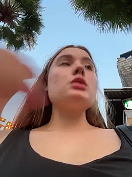 VineraSweet live sex cam