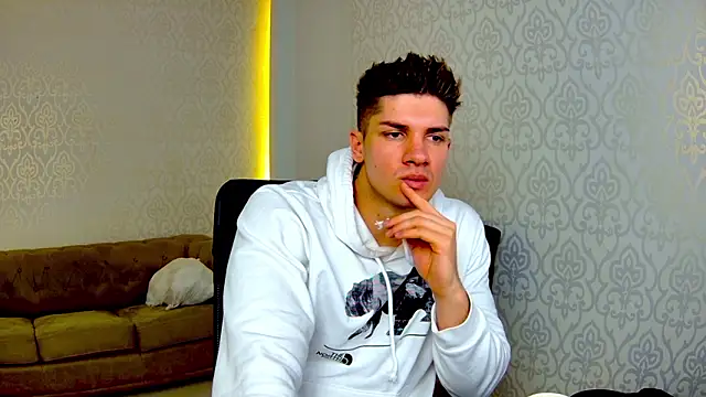 MaxKaiden live sex cam