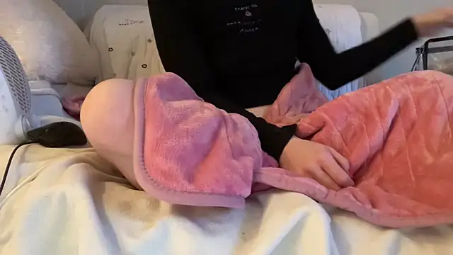 18yoteenvirgin's cam snapshot