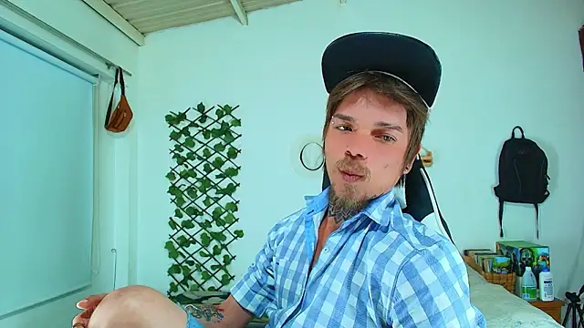 Gold_Loyal77's cam snapshot