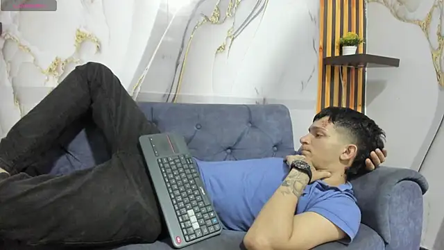 Straight_Guy22's cam snapshot