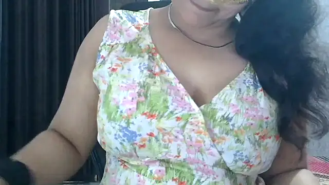 SimmiQueen_77's cam snapshot