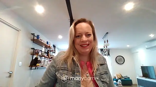 Miss-Chupagirly live sex cam