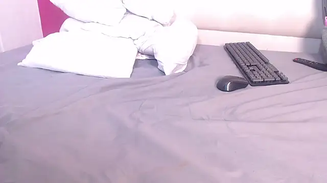 tinyy_whore18's cam snapshot