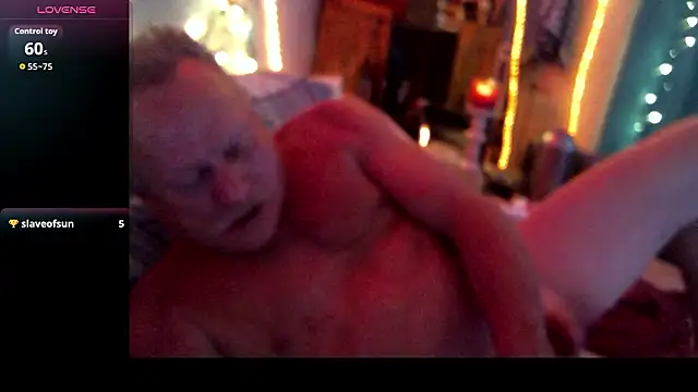 Pussyeat2please live sex cam