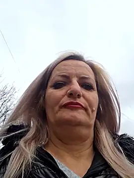 LadyTouch's cam snapshot