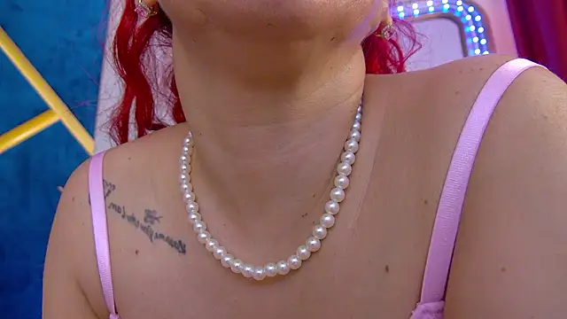 Foxxxy_MILF's cam snapshot