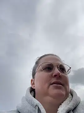 bea_french_curvy live sex cam