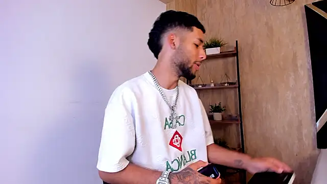 Thiagoferreti live sex cam