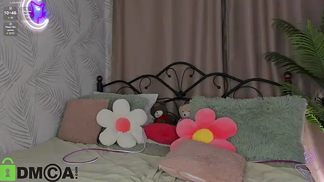 Hi__Karuuu live sex cam