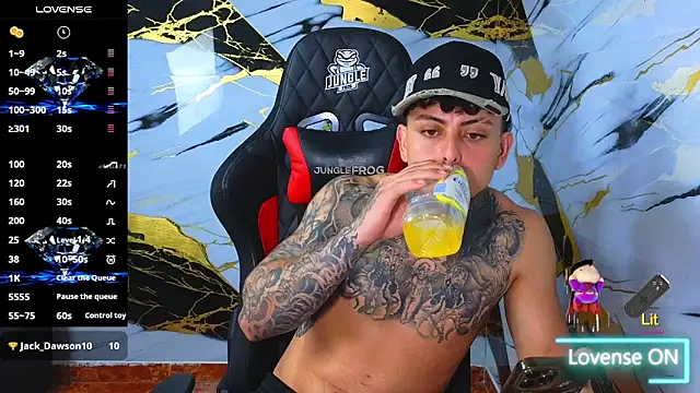 Kevin22_222 live sex cam