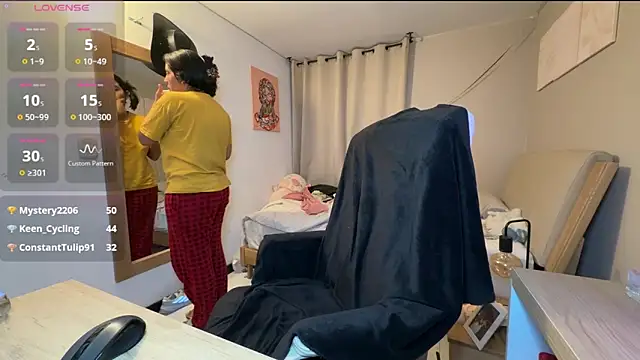 cloe_small's cam snapshot