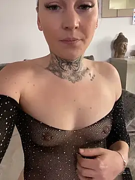 Serenaaa-str live sex cam