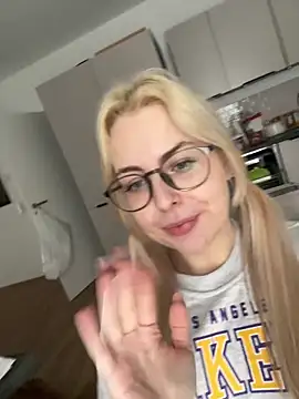 Livewithlucy live sex cam