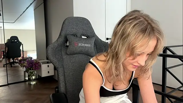 Blonde_Pickme's cam snapshot