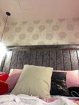 alahia_pink's cam snapshot