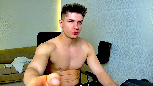 MaxKaiden live sex cam