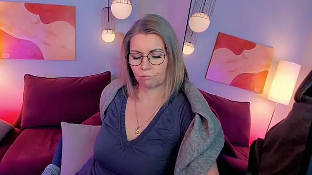 Annie_Light's cam snapshot