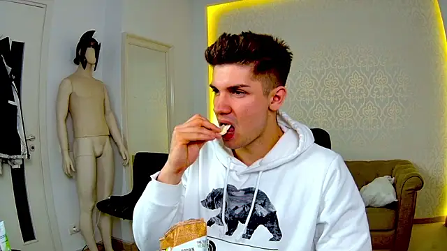 MaxKaiden live sex cam