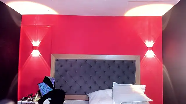 YayaHilton live sex cam