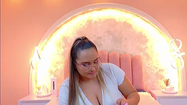 MiaLaurents live sex cam