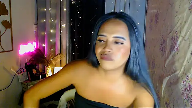 Lorainnelustts live sex cam