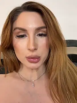 LucyBridgette live sex cam